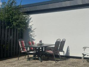 a table and chairs sitting on a patio at Schleibungalow Nr15 zw Ostsee und Schlei in Kappeln
