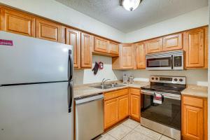 Dapur atau dapur kecil di 3 Mi to Tucson Medical Center Studio Apt with Patio