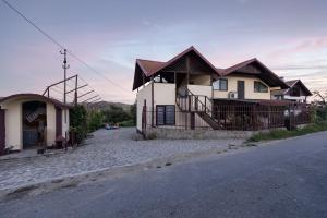 a house on the side of the road at Colina Mărului 