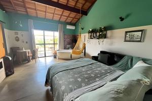 a bedroom with a bed and a hammock in it at Chalé Cabana Studio - Louveira Jundiaí Vinhedo 01 in Jundiaí