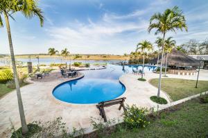 สระว่ายน้ำที่อยู่ใกล้ ๆ หรือใน Ecoblue Resort - Complexo Eco - Avaré