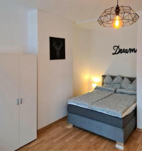 Postel nebo postele na pokoji v ubytování Gemütliches 1 Zimmer Studio in der City + 28 fotografií
