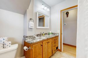 Ένα μπάνιο στο Coeur d'Alene Calm - Smaller Unit +27 φωτογραφίες
