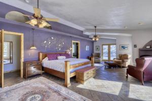 Katil atau katil-katil dalam bilik di Mountain Views Retreat +41 gambar