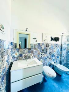 Et badeværelse på Le casette di nonna Giulia B + 25 billeder