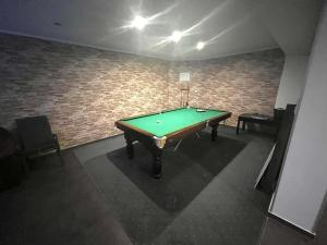 O masă de biliard de la Willa VICTORIA