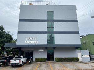 a hotel equities building with a white truck parked in a parking lot at Flat Eduardus in Palmas