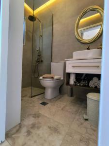 Ένα μπάνιο στο Polidoros tiny house