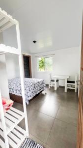 Postel nebo postele na pokoji v ubytování Casa inteira em chácara, 20 min centro.