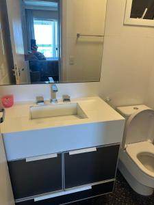 Photo de la galerie de l'établissement Apartamento com suíte e vista para o mar, à Vila Velha