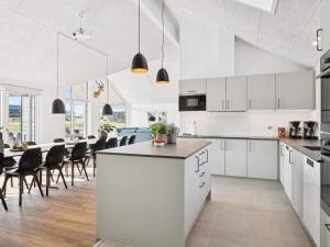 Dapur atau dapur kecil di 5 star holiday home in Bogense