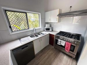Dapur atau dapur kecil di Ohana Hawaiian term meaning family +14 gambar
