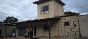 a building with a window on top of it at Casa em Mosqueiro cop 30 in Belém