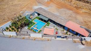 an aerial view of a house with a swimming pool at Quinta Refúgio in Ribeirão Chiqueiro