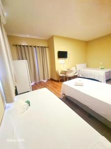 Katil atau katil-katil dalam bilik di Apartamento Aconchegante a Poucos Passos da Praia