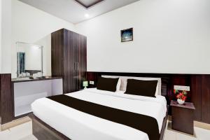 a bedroom with a large bed in a room at Townhouse Faizabad Road Opp BBD University in Lucknow