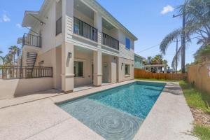 Πισίνα στο ή κοντά στο New Luxury Condo Near Beach