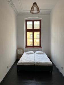 Postel nebo postele na pokoji v ubytování Kamienica Hostel