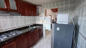 a kitchen with a sink and a refrigerator at Amoblados delicias norte chia in Chía