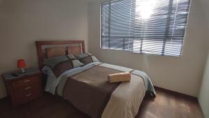 a bedroom with a bed and a window at Amoblados delicias norte chia in Chía