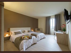 Postel nebo postele na pokoji v ubytování Helios Hotel & Terrazza MIA + 37 fotografií