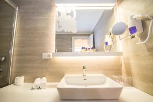 A bathroom at Laguna Beach Alya Resort & Spa