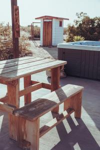 Πισίνα στο ή κοντά στο Private, peaceful cabin in North Joshua Tree