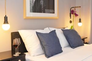 Voodi või voodid majutusasutuse The Loop Hotel toas
