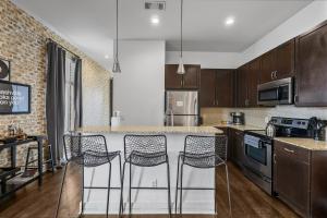 Η κουζίνα ή μικρή κουζίνα στο Stylish Midtown Condo Near Vanderbilt & Parthenon