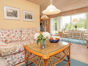 Χώρος καθιστικού στο 7 person holiday home in Jerup +19 φωτογραφίες