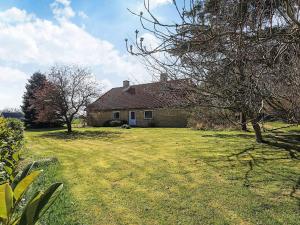 Κήπος έξω από το 8 person holiday home in Harpelunde +18 φωτογραφίες