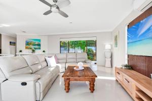 Μια τηλεόραση ή/και κέντρο ψυχαγωγίας στο Beachside Manor