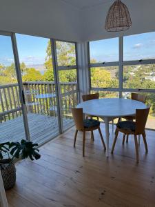 Μπαλκόνι ή βεράντα στο Raglan Beach Bungalow