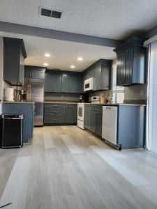Η κουζίνα ή μικρή κουζίνα στο A Convenience Room!