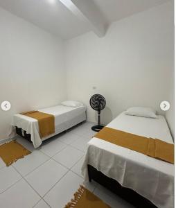 En eller flere senge i et værelse på Casa 3 quartos praia de sao jose