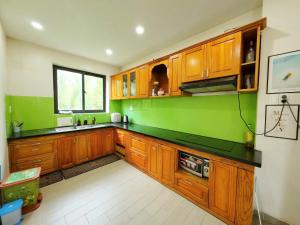 Kuchyň nebo kuchyňský kout v ubytování Hometown An Viên Prime Villa Hoi An