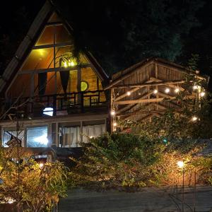 Το κτήριο όπου στεγάζεται  το κάμπινγκ +9 φωτογραφίες