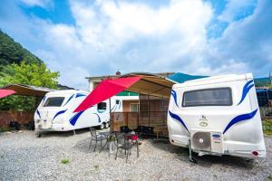 Φωτογραφία από το άλμπουμ του Gapyeong T N Pastel Glamping Caravan σε Mak-kol