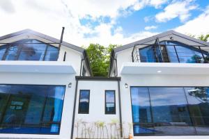 Budova, kde se vila nachází