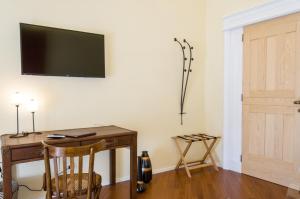 Televízia a/alebo spoločenská miestnosť v ubytovaní Turenum Apartment B&B