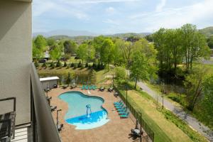 Πισίνα στο ή κοντά στο TownePlace Suites Pigeon Forge