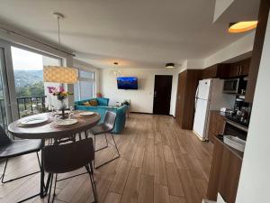 Dapur atau dapur kecil di Beautiful apartment, amazing views, comfortable