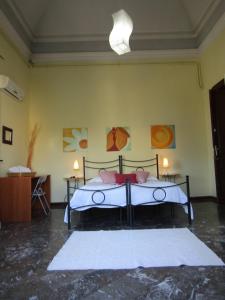 a bedroom with a bed in a yellow wall at Villa Liberty in Catania