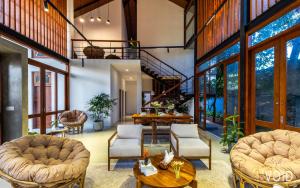 Un lugar para sentarse en The Void 5 Bedroom Luxury Villa for 10 Guests