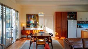 a kitchen and dining room with a table and chairs at Chiton Cottage by the Sea - Restaurants, Bikes, Pets in Hayborough +45 photos