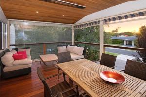 Χώρος καθιστικού στο Casa Lagoona - A Lush Family Haven by the Beach