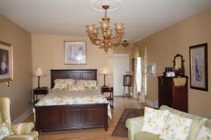 Ένα ή περισσότερα κρεβάτια σε δωμάτιο στο Lynwood Inn