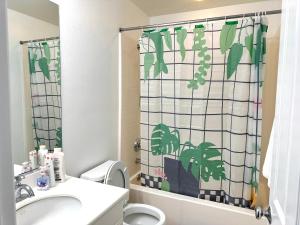 Koupelna v ubytování Comfort Retreat 3B3B Villa in Quail Hill Irvine + 18 fotografií