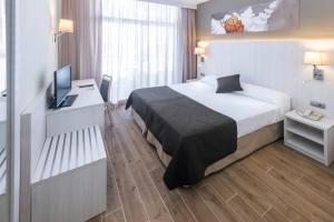 Postel nebo postele na pokoji v ubytování GHT Costa Brava & Spa
