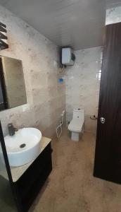 Afbeelding uit fotogalerij van Brijwasi Bhavan vrindavan Omax in Chhatikara